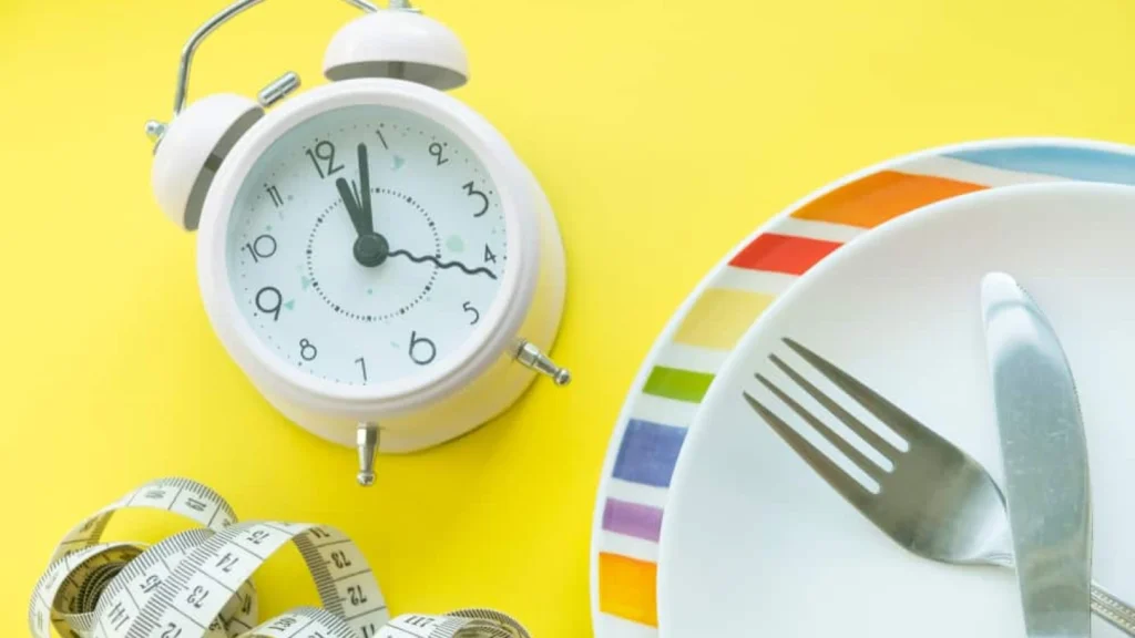 Mengulik Intermittent Fasting: Manfaat dan Pertimbangan