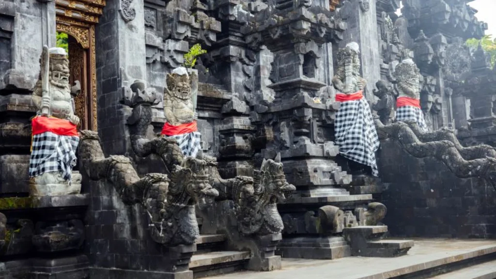 Erupsi Gunung Lewotobi Hentikan Belasan Penerbangan di Bali