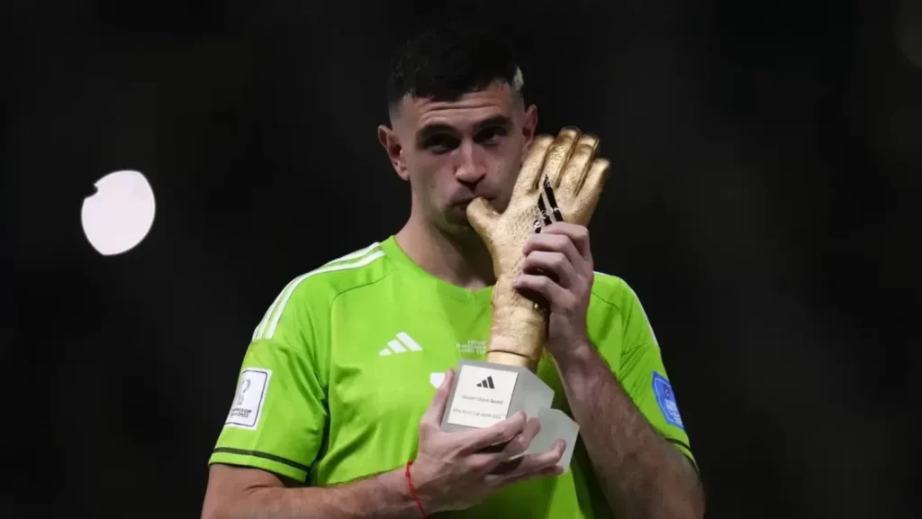 Manchester United Bidik Emiliano Martinez untuk Posisi Penjaga Gawang