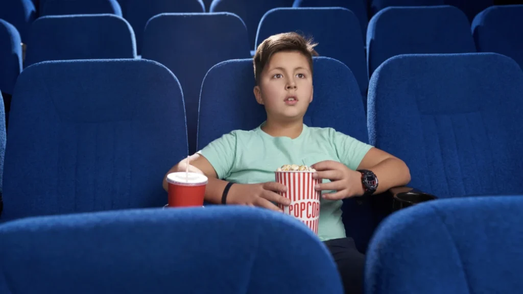 Fenomena Menonton Film Sendirian di Bioskop: Kenapa Semakin Populer?