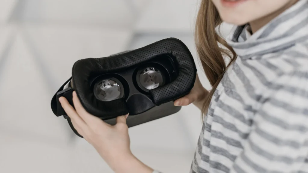Menyelami Dunia Lensa Augmented Reality: Gadget Masa Depan?