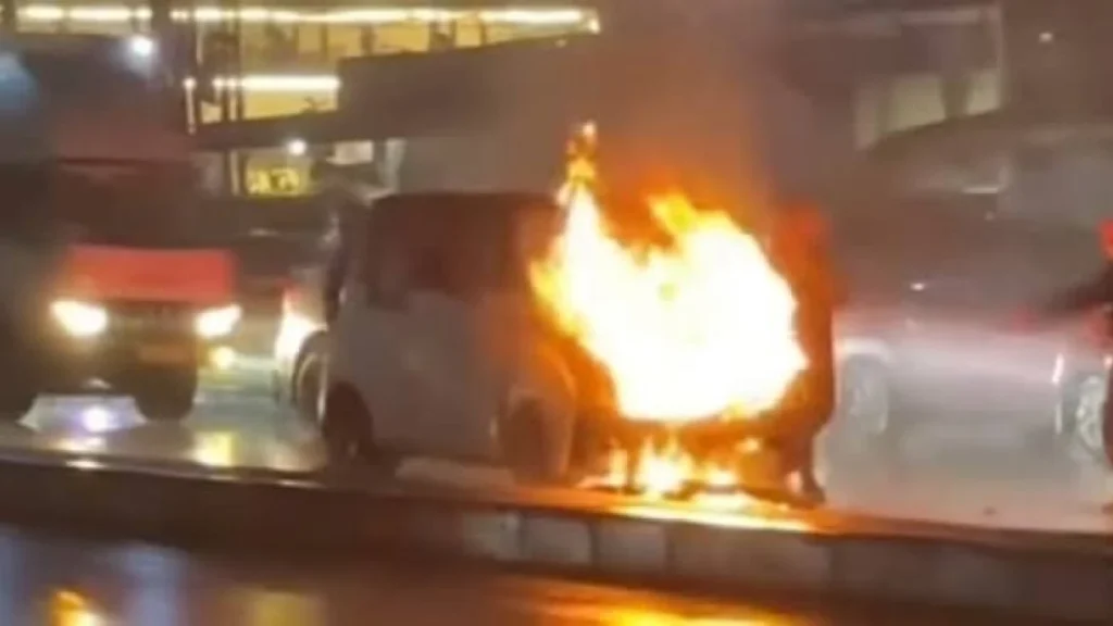 Kebakaran Mobil Listrik Wuling Air EV di Bandung: Investigasi dan Kerugian Besar