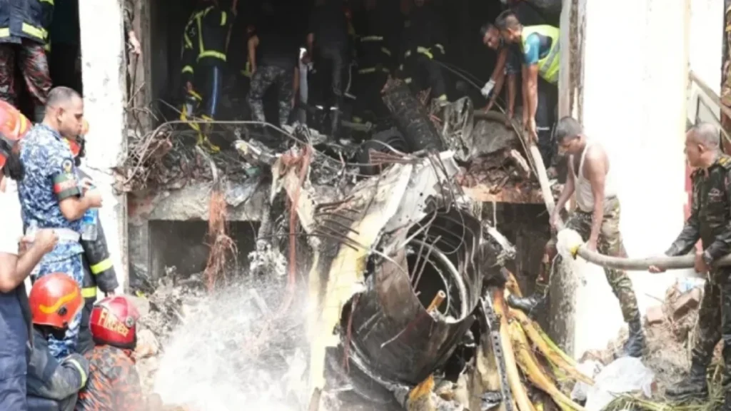 Tragedi Mengerikan di Dhaka: Jet Tempur Jatuh Tewaskan 20 Orang