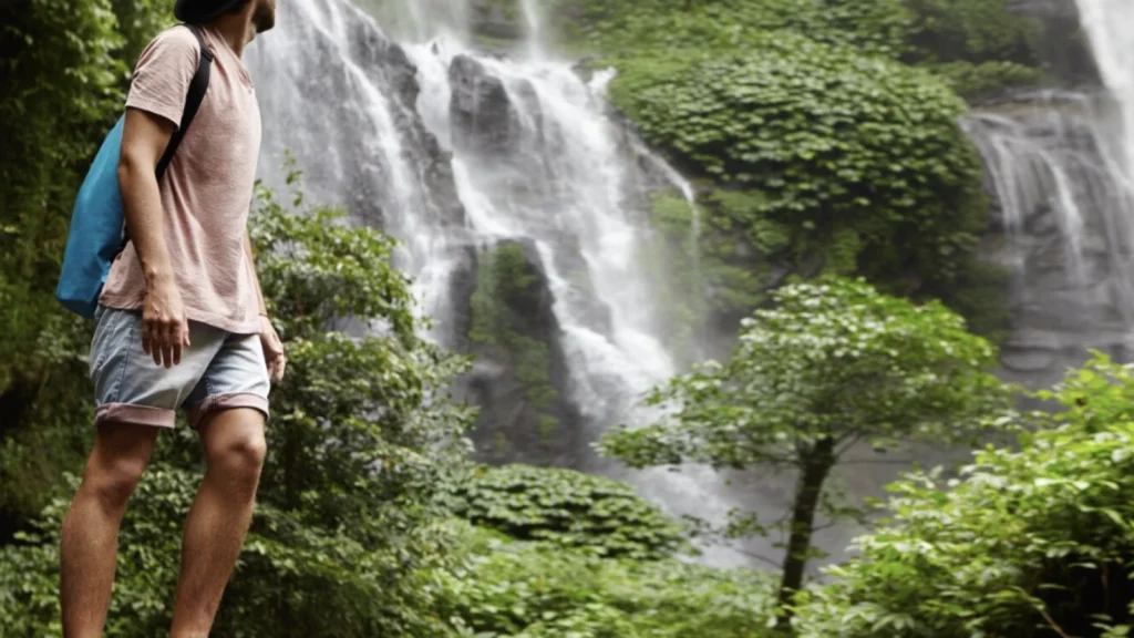 Menjelajahi Air Terjun Tersembunyi di Jawa Tengah