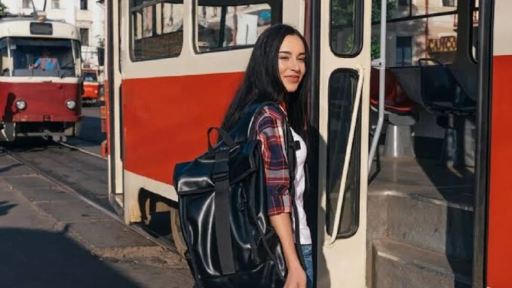 Tips Nyaman dan Aman Menggunakan Transportasi Umum di Kota Asing