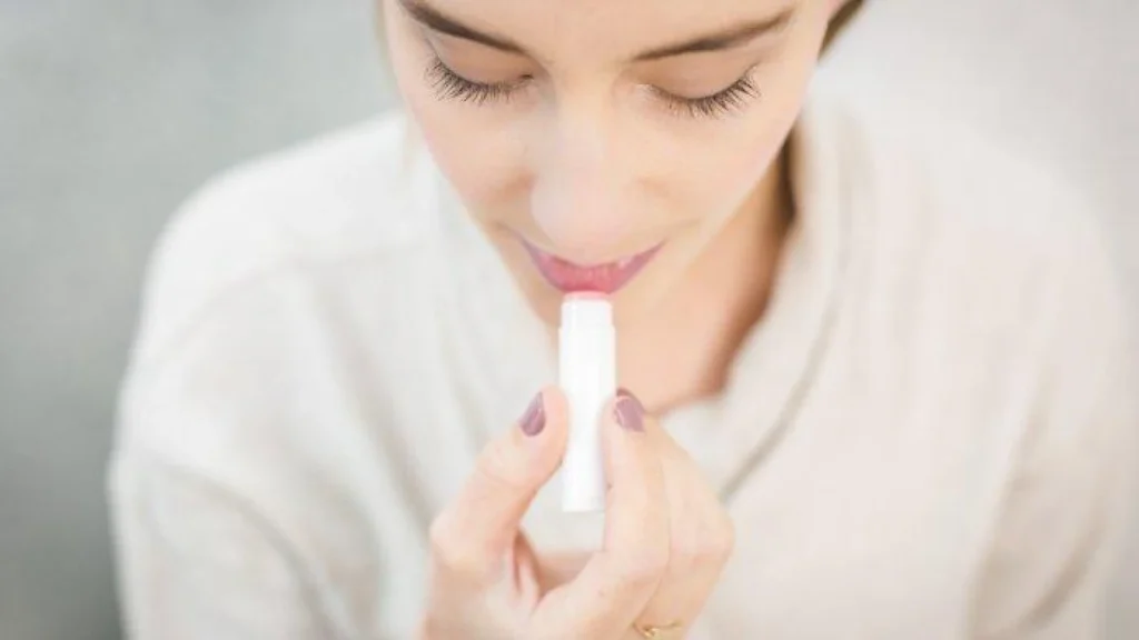Perlindungan Bibir di Musim Panas: Pentingnya Lip Balm