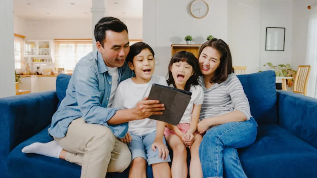 Cara Efektif Menjelaskan Konten Negatif kepada Anak di Era Digital