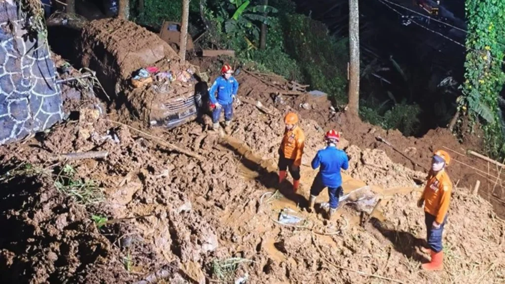 Tragedi Longsor di Puncak Bogor: Tiga Tewas, Satu Hilang