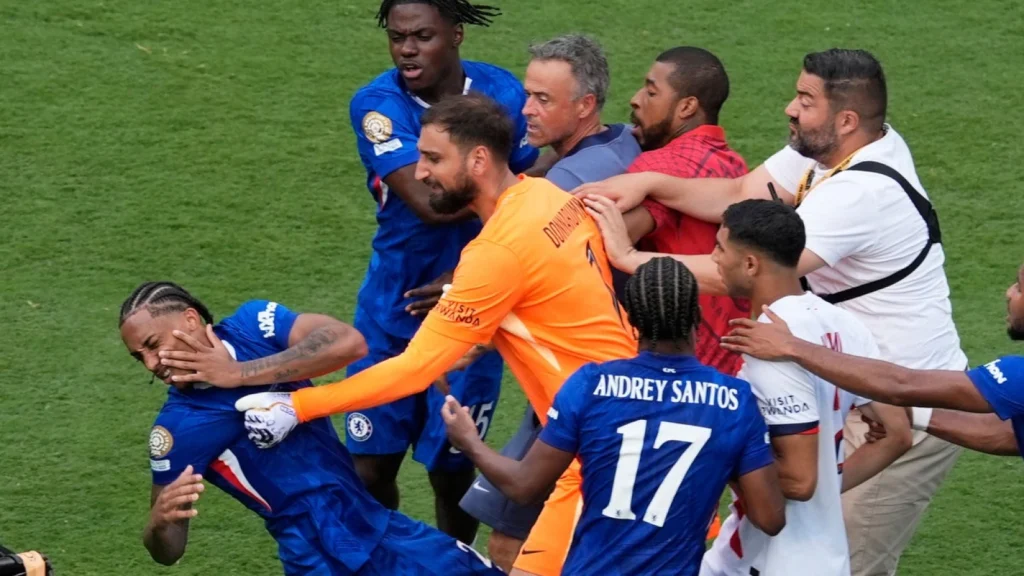 Luis Enrique Berisiko Hadapi Sanksi Usai Insiden dengan Joao Pedro