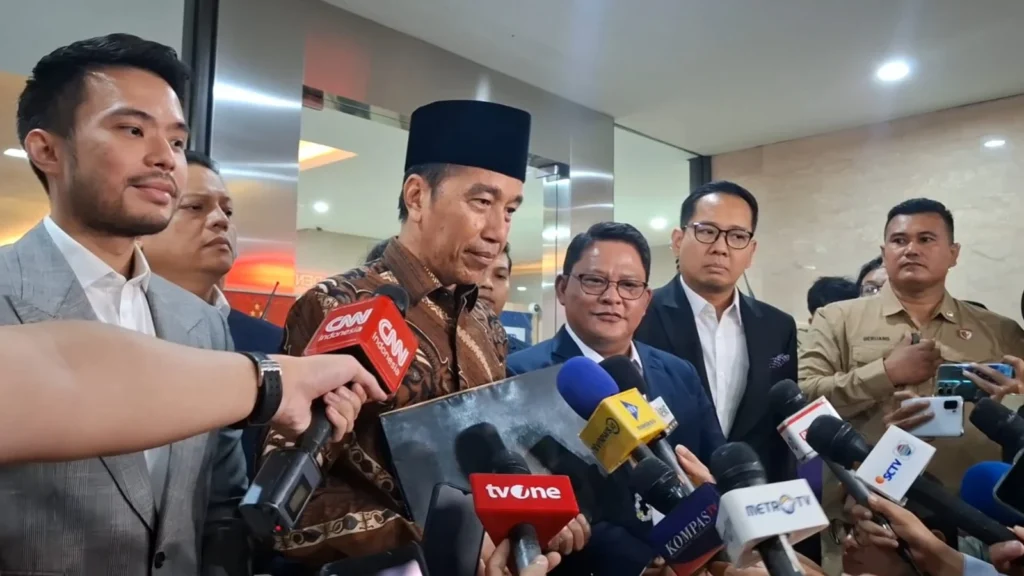 Jokowi Serahkan Ijazah Asli dalam Pemeriksaan Dugaan Ijazah Palsu di Polresta Surakarta