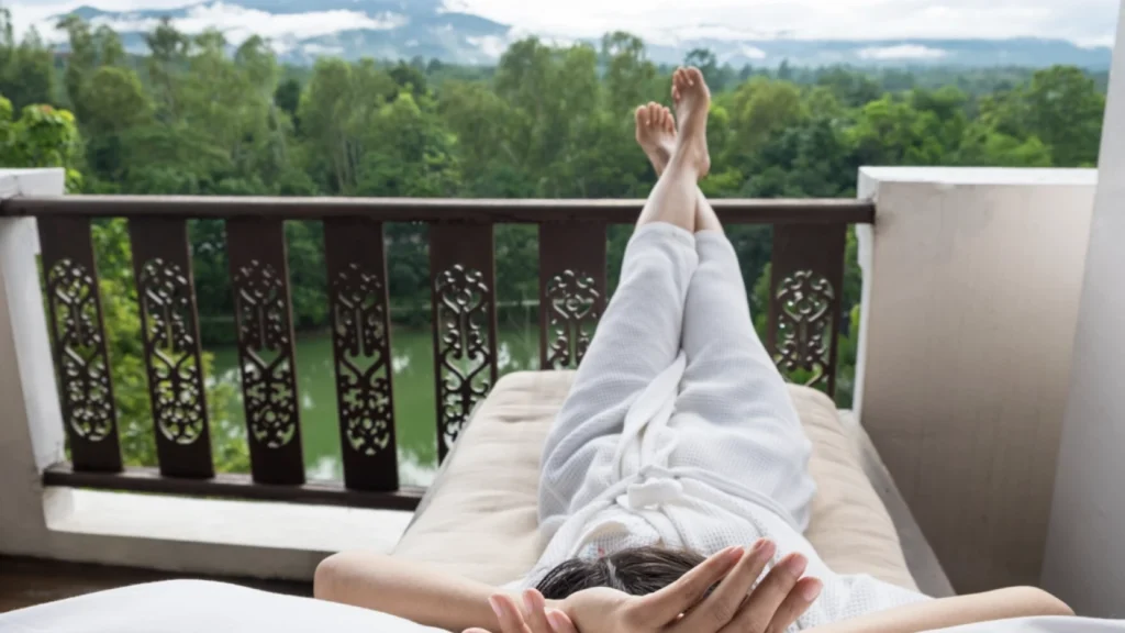 Staycation: Solusi Cerdas untuk Melepas Penat