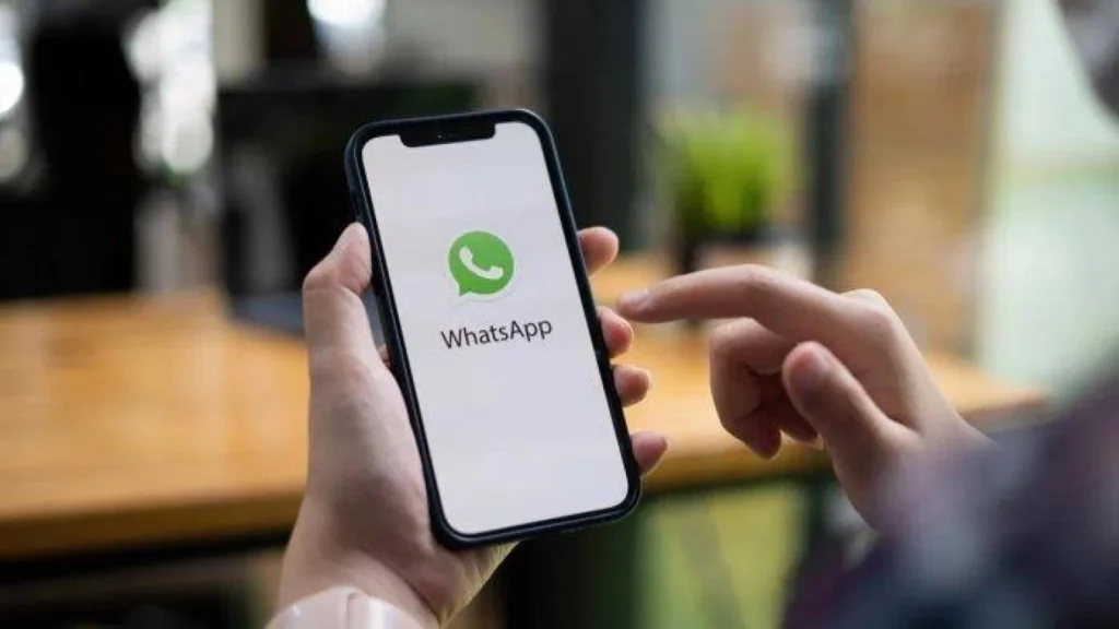 Menkomdigi Tegaskan Tidak Ada Pembatasan WhatsApp Call