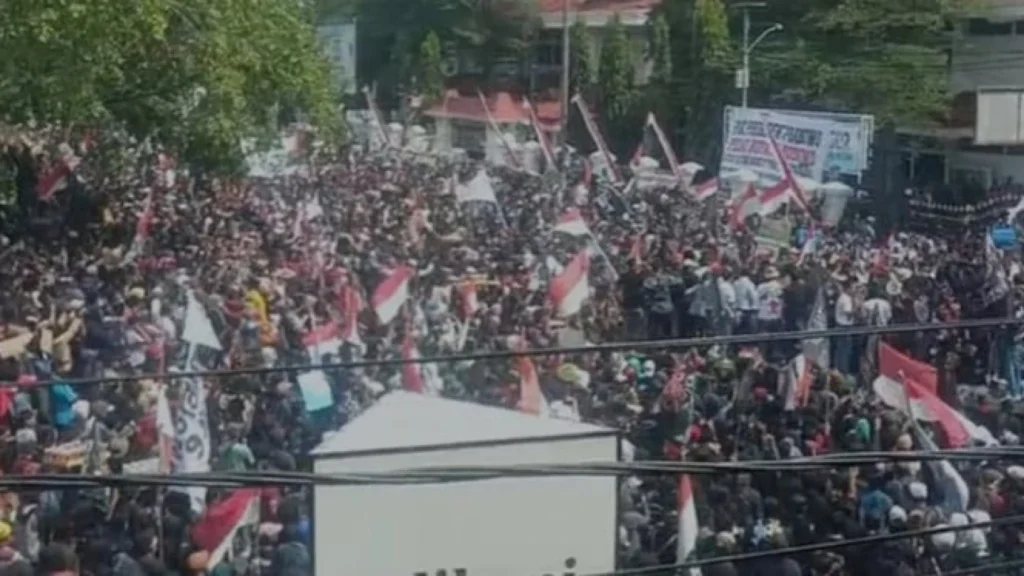Kerusuhan Demonstrasi di Pati: Tiga Tewas Termasuk Jurnalis