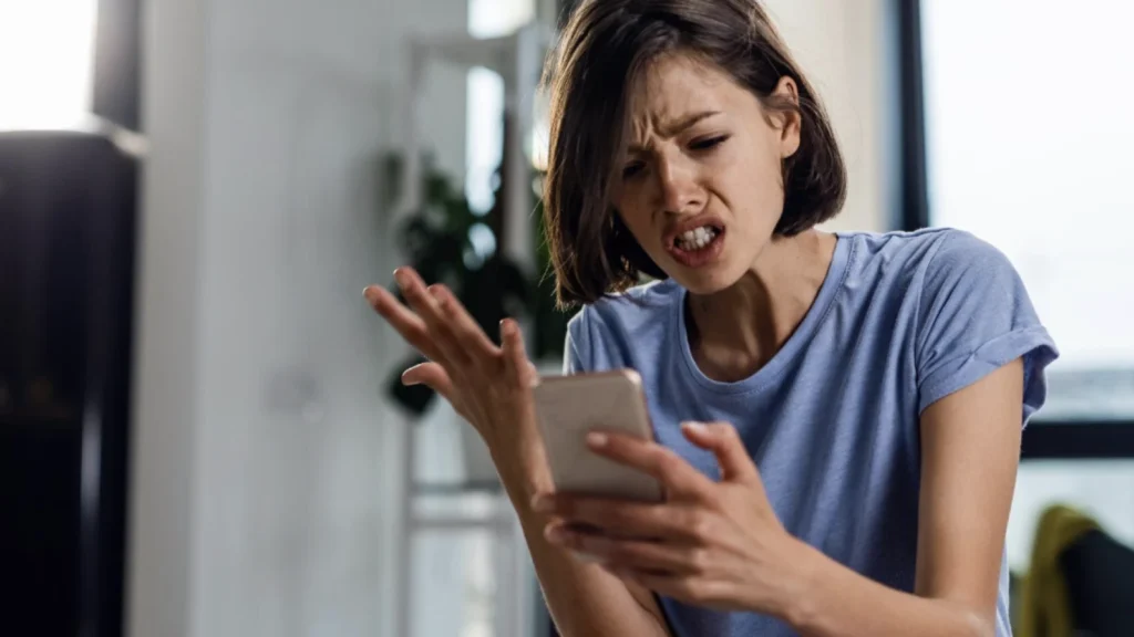 Doomscrolling: Fenomena Digital yang Mengancam Kesehatan Mental