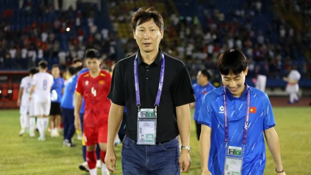 Aksi Kontroversial Pelatih Vietnam U-23 Kim Sang Sik Dalam Final Piala AFF
