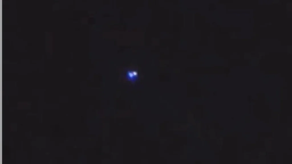 Fenomena Misterius di Langit Depok: UFO atau Suar?