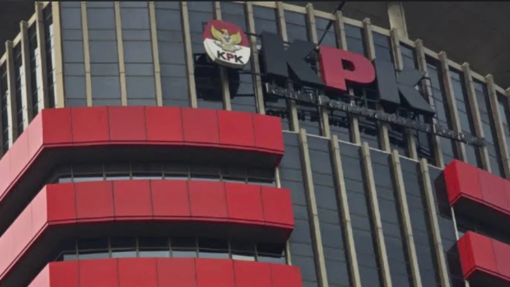 KPK Tangkap Tangan Tiga Tersangka di Inhutani V