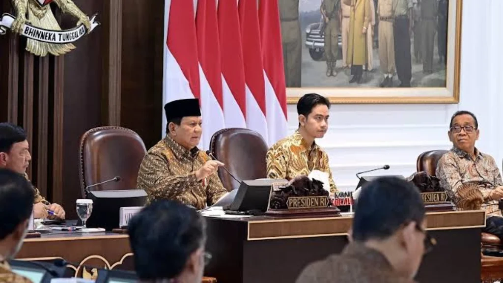 Presiden Prabowo Apresiasi Kerja Keras Menteri dalam Sidang Kabinet
