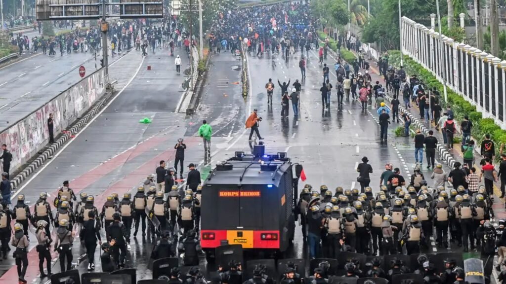 Penangkapan 'Profesor R' Terkait Aksi Demo Ricuh di Jakarta